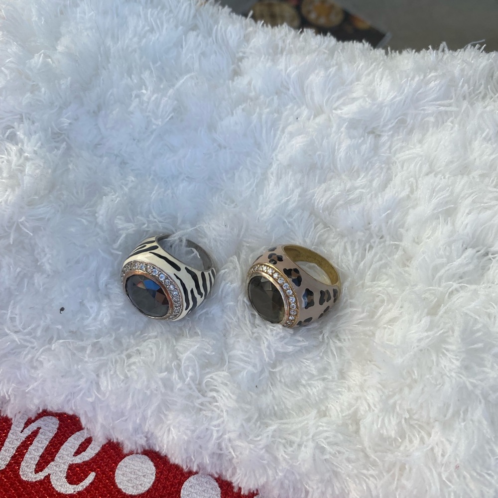 Fashionable Rings - Picture 3 of 4